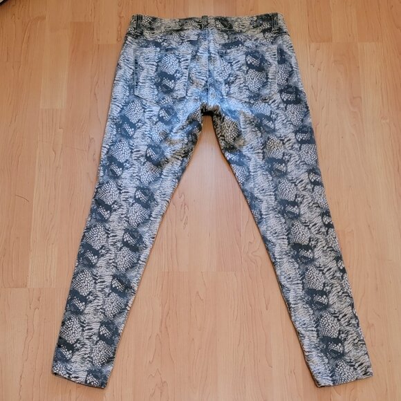 CAbi Diamondback Snakeskin Print Skinny Jeans Style 958 Size 8 - Picture 5 of 9